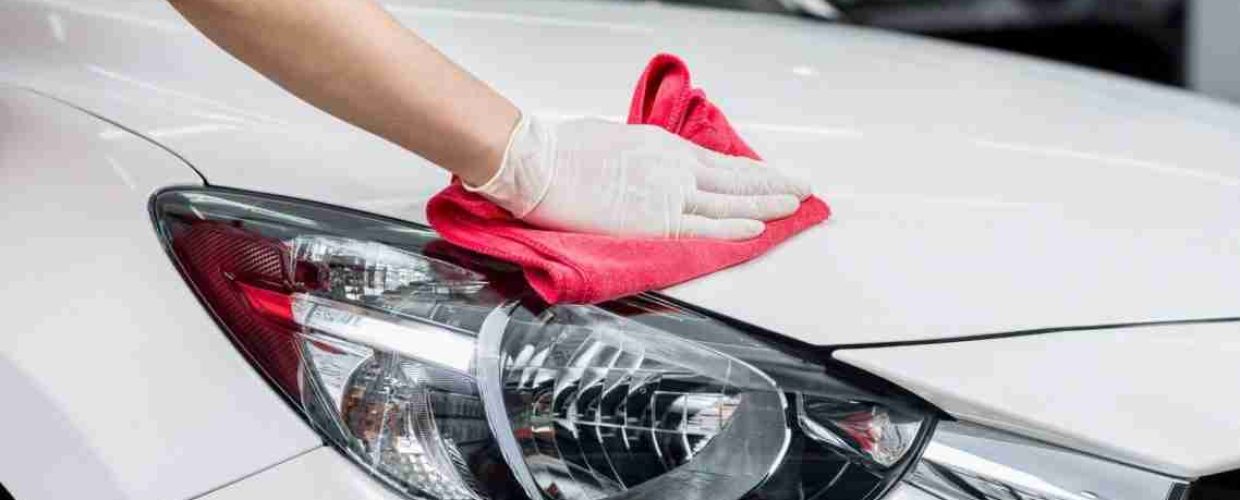 lavaggio auto senza acqua con prodotti specifici